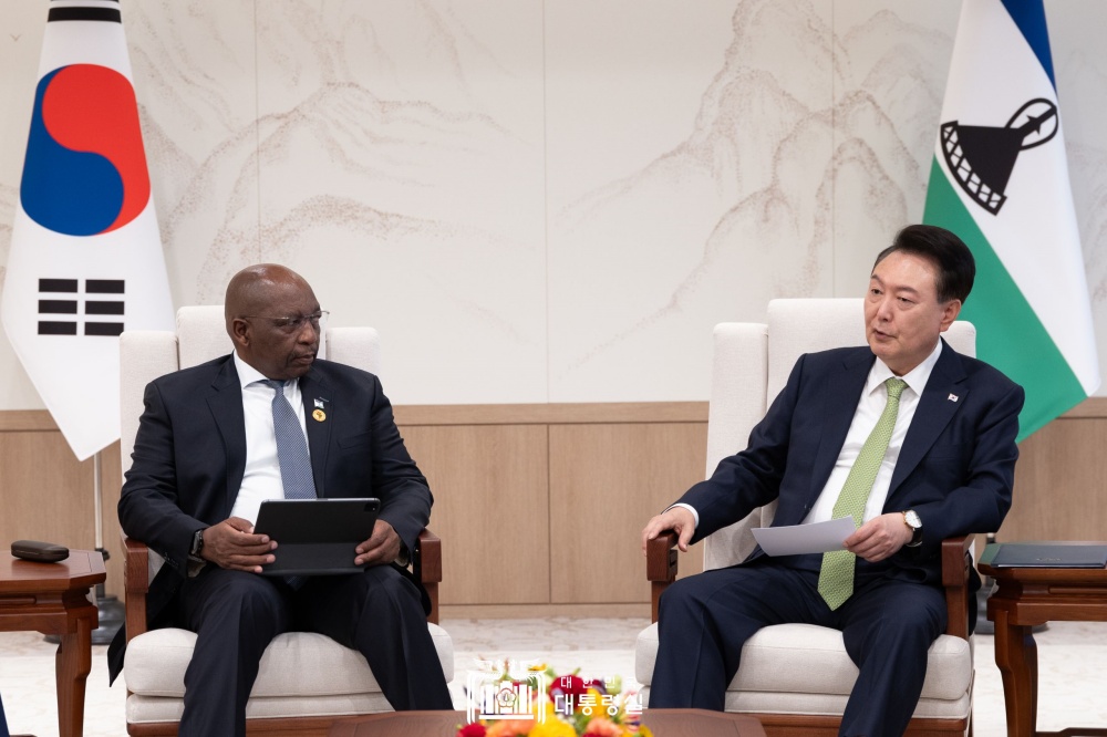 윤석열&nbsp;대통령, 한-아프리카 정상회의 계기 6개 아프리카 국가 정상들과 양자 회담 개최